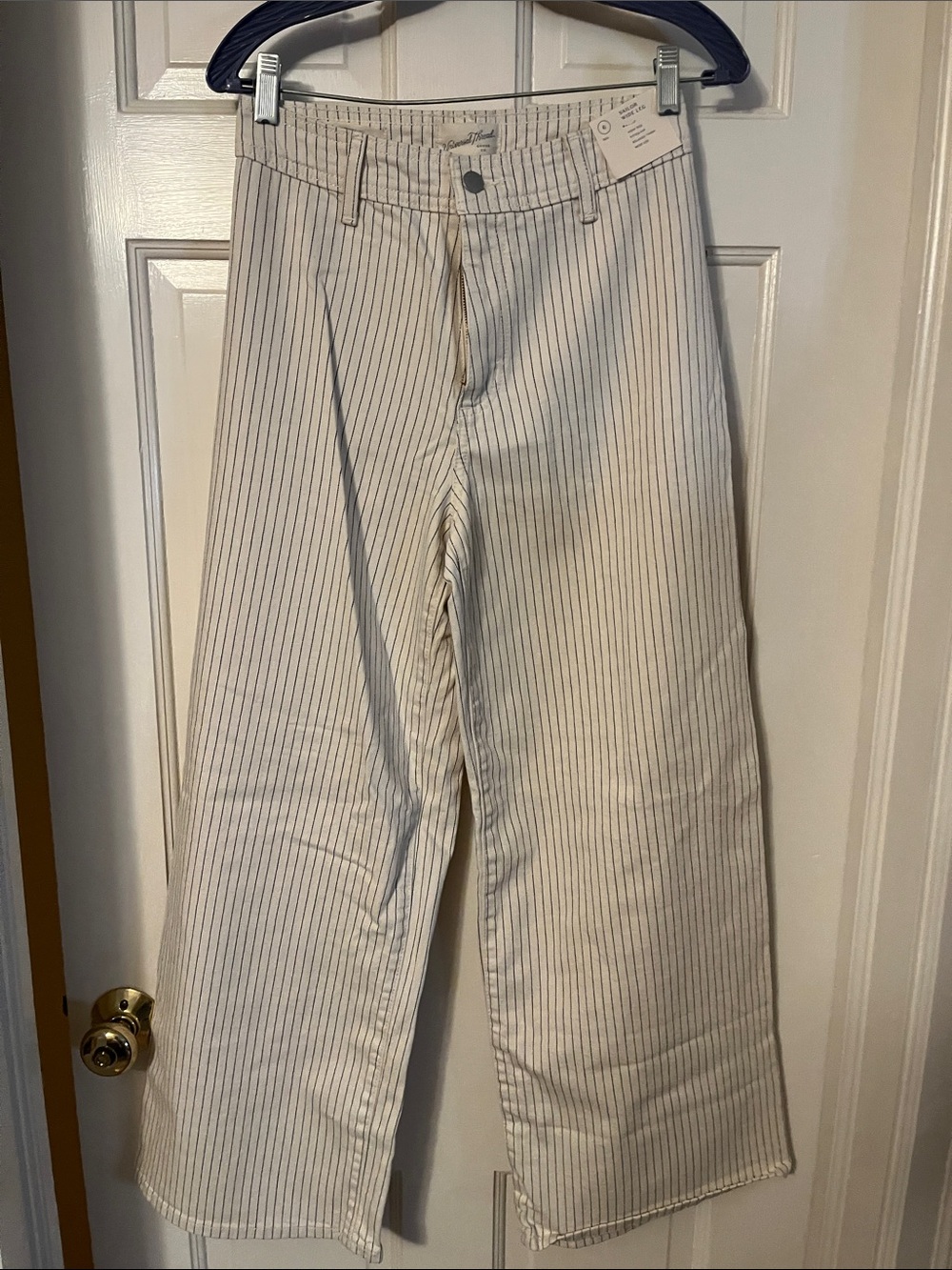 Universal Thread Women's Wide-Leg Pinstripe Pants - Cream with Navy Stripes